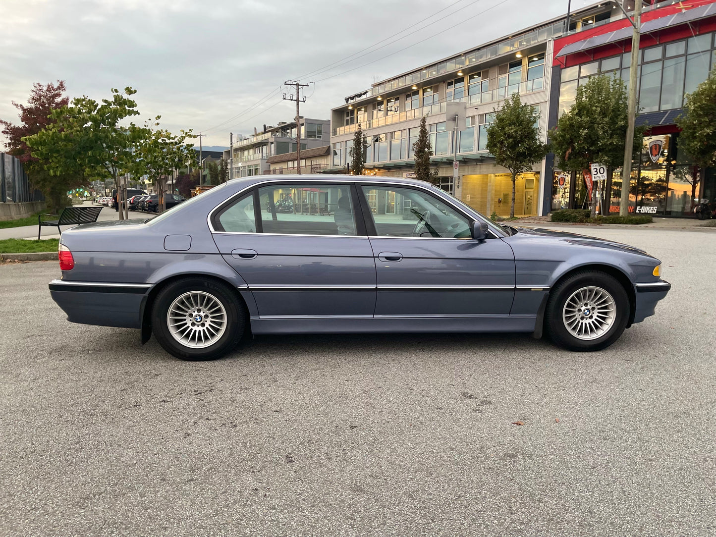 2001 BMW 740iL