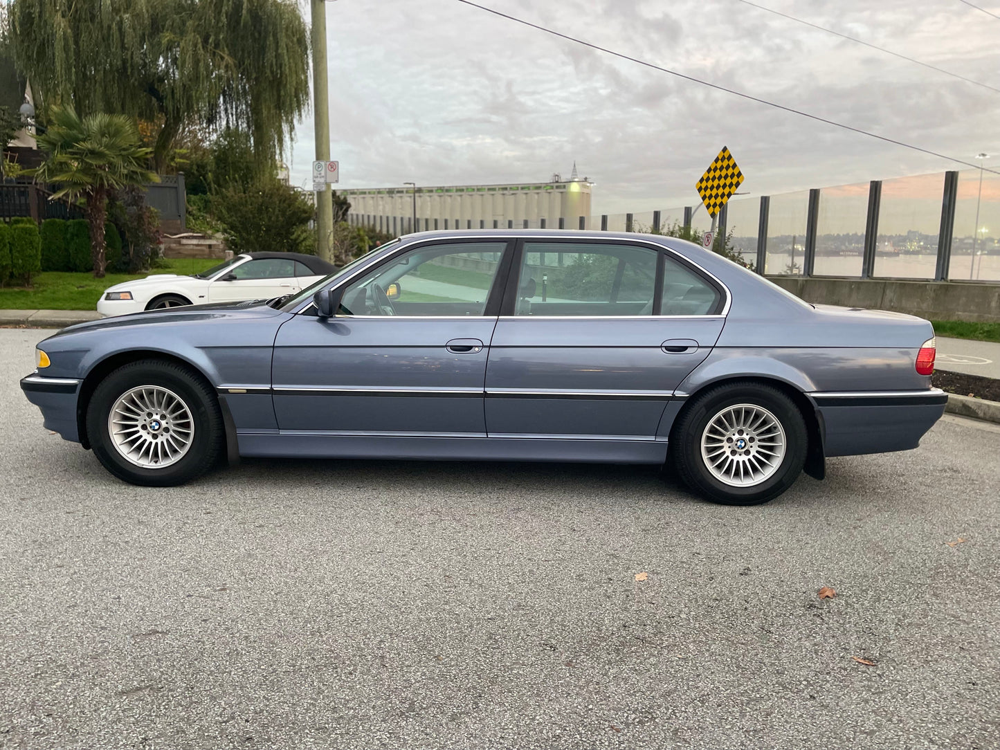 2001 BMW 740iL
