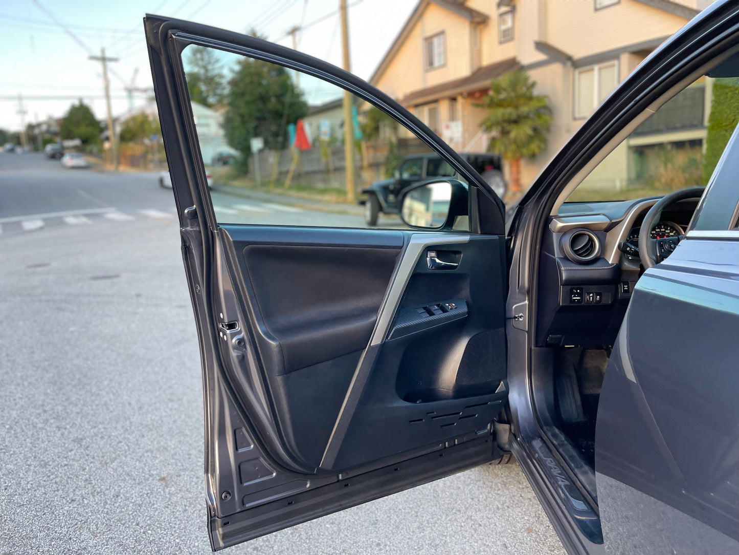 2014 Toyota RAV4 XLE AWD