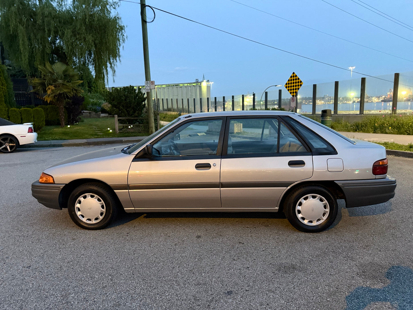 1991 Ford Escort LX