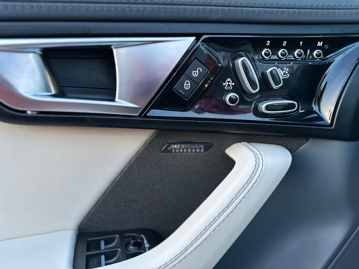 2015 JAGUAR F-TYPE V8 S