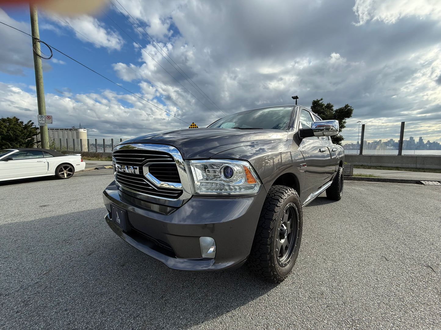 2016 RAM 1500 Limited 4WD Crew Cab 140.5"