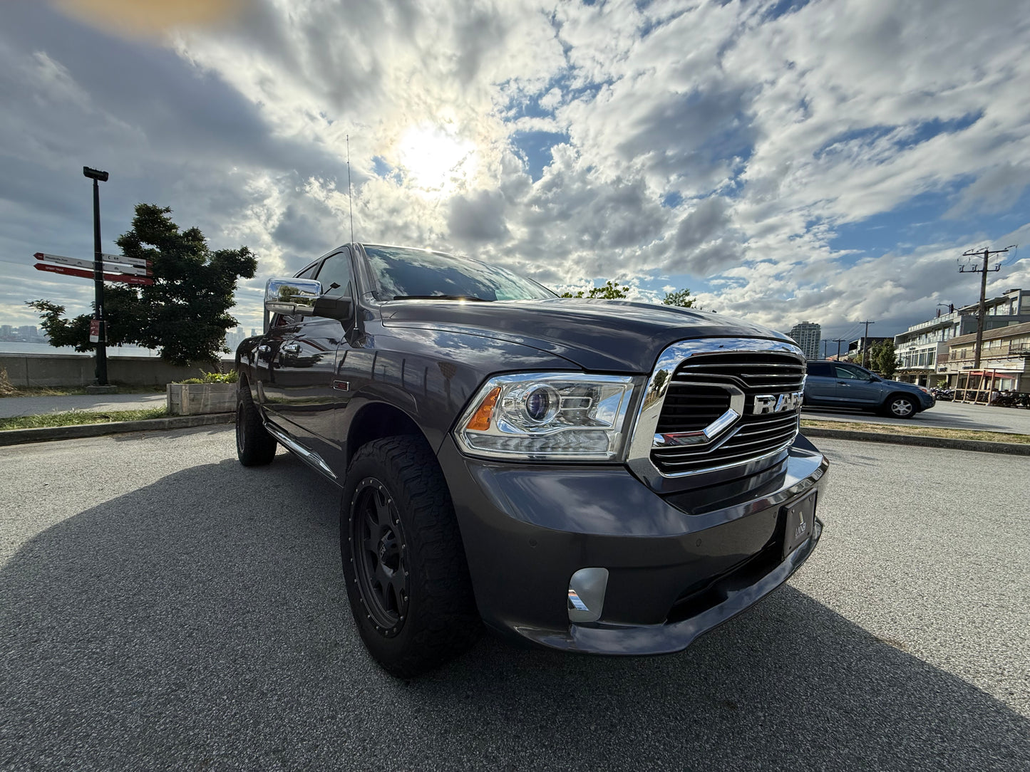 2016 RAM 1500 Limited 4WD Crew Cab 140.5"