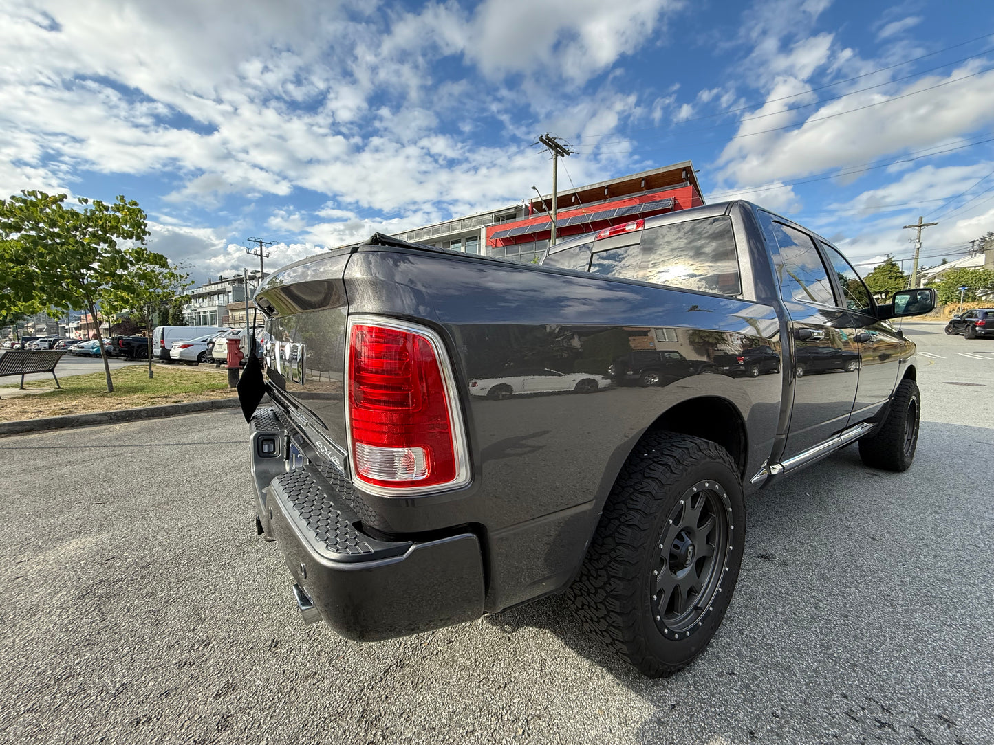 2016 RAM 1500 Limited 4WD Crew Cab 140.5"