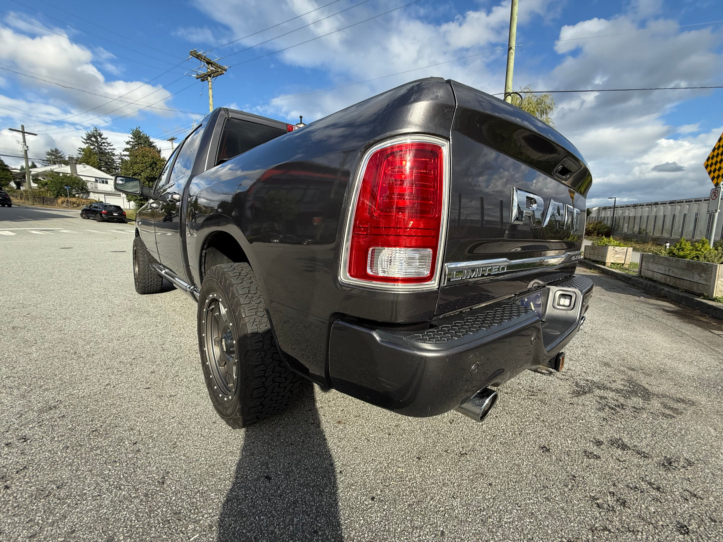 2016 RAM 1500 Limited 4WD Crew Cab 140.5"