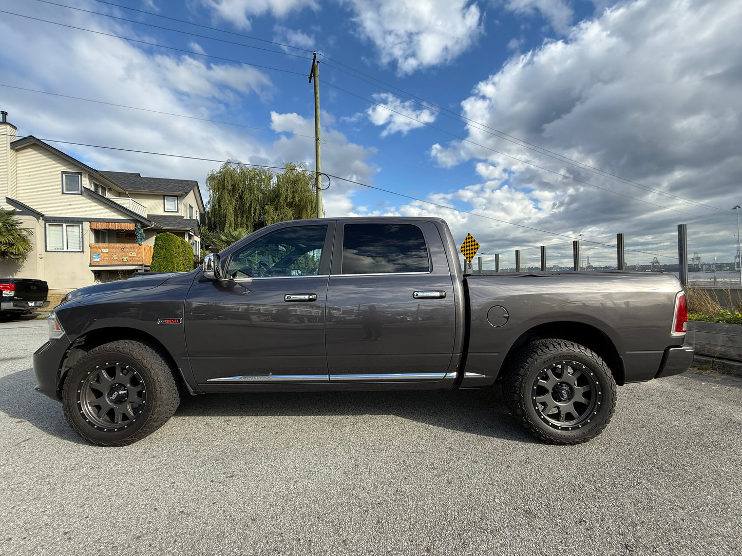 2016 RAM 1500 Limited 4WD Crew Cab 140.5"