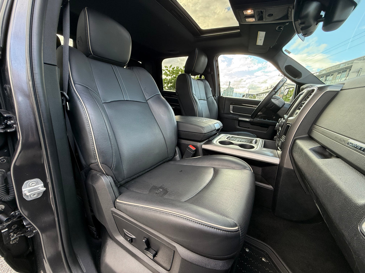 2016 RAM 1500 Limited 4WD Crew Cab 140.5"