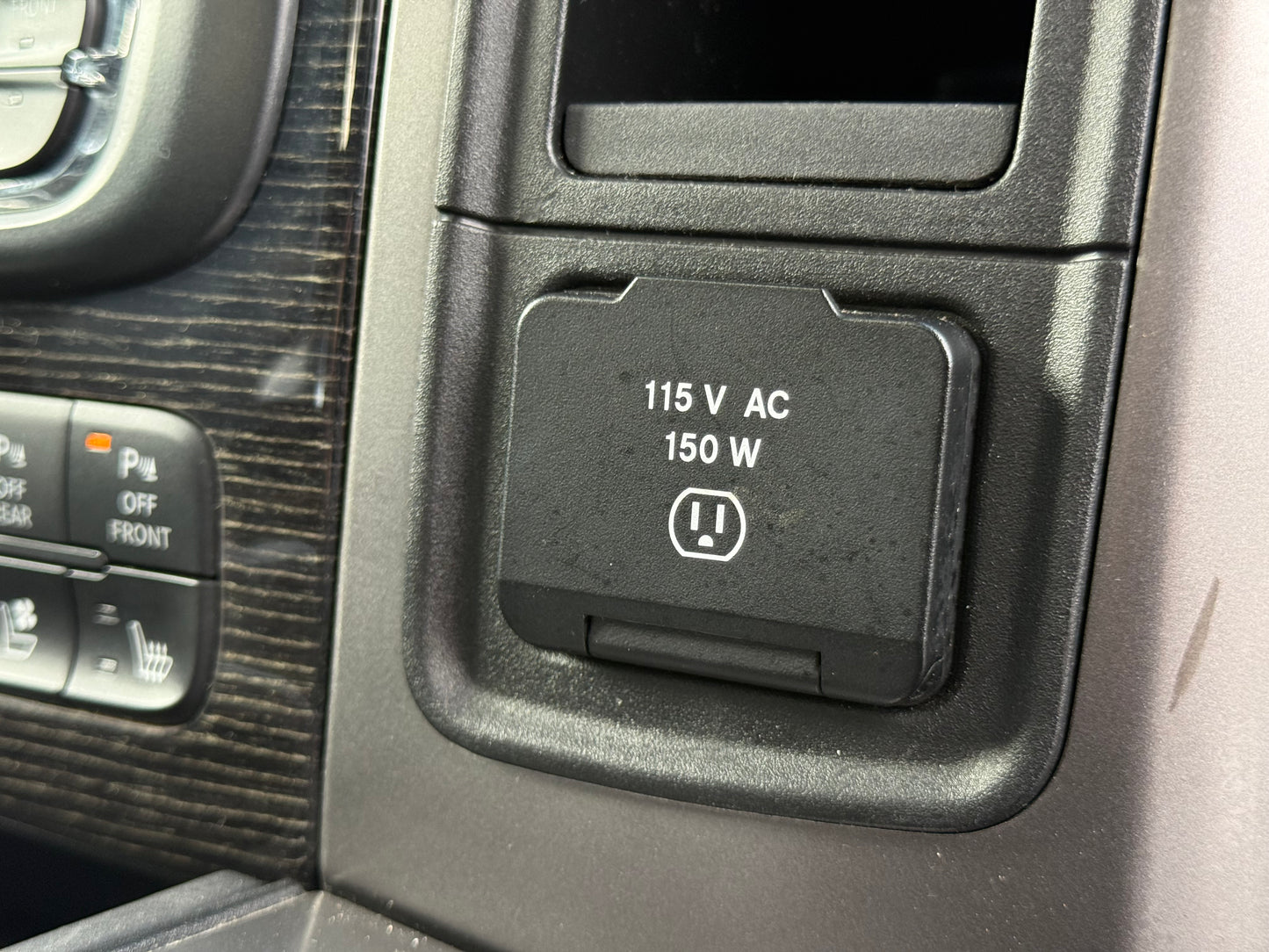 2016 RAM 1500 Limited 4WD Crew Cab 140.5"