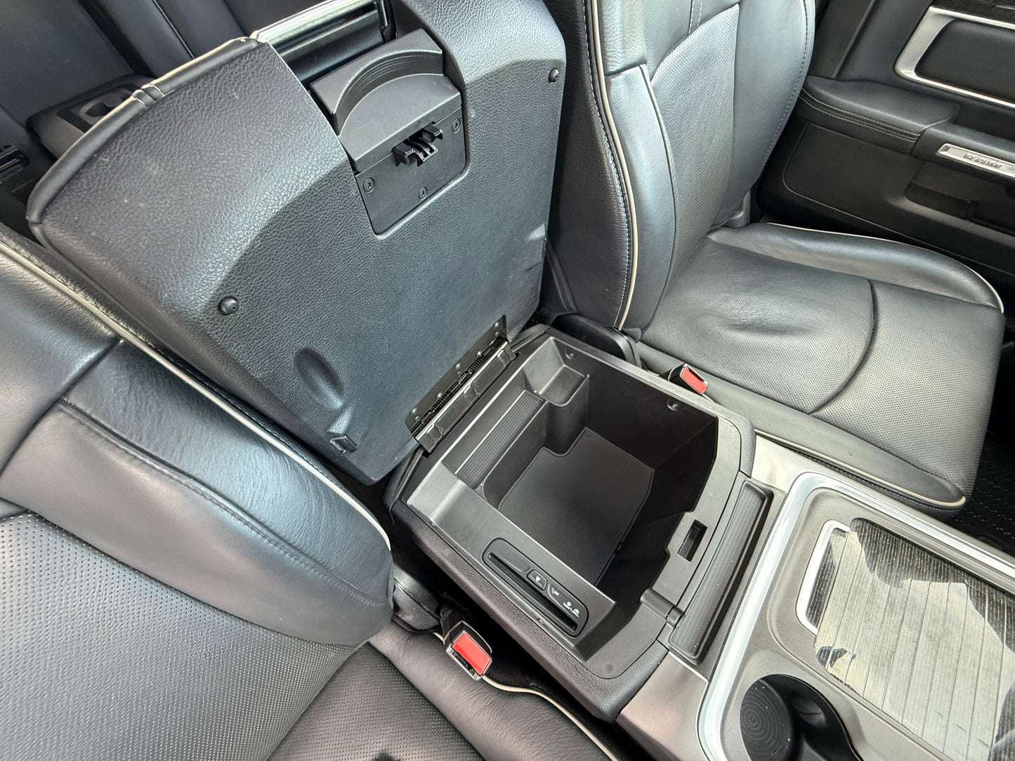 2016 RAM 1500 Limited 4WD Crew Cab 140.5"