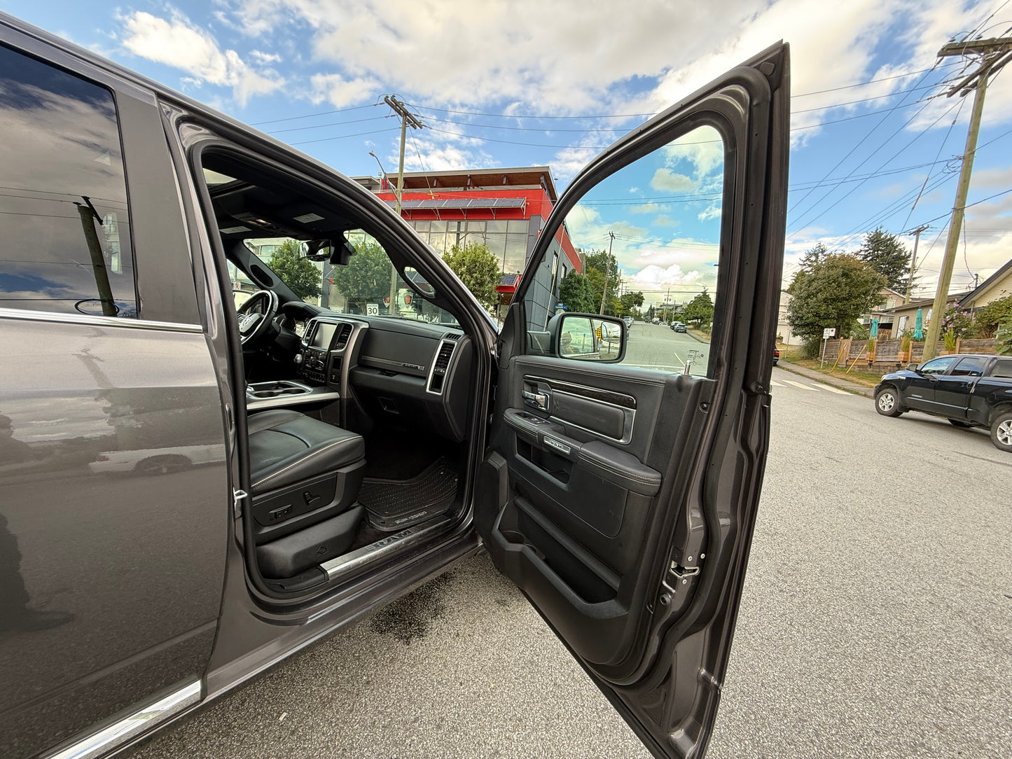 2016 RAM 1500 Limited 4WD Crew Cab 140.5"