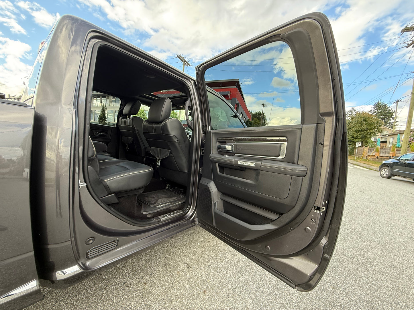 2016 RAM 1500 Limited 4WD Crew Cab 140.5"