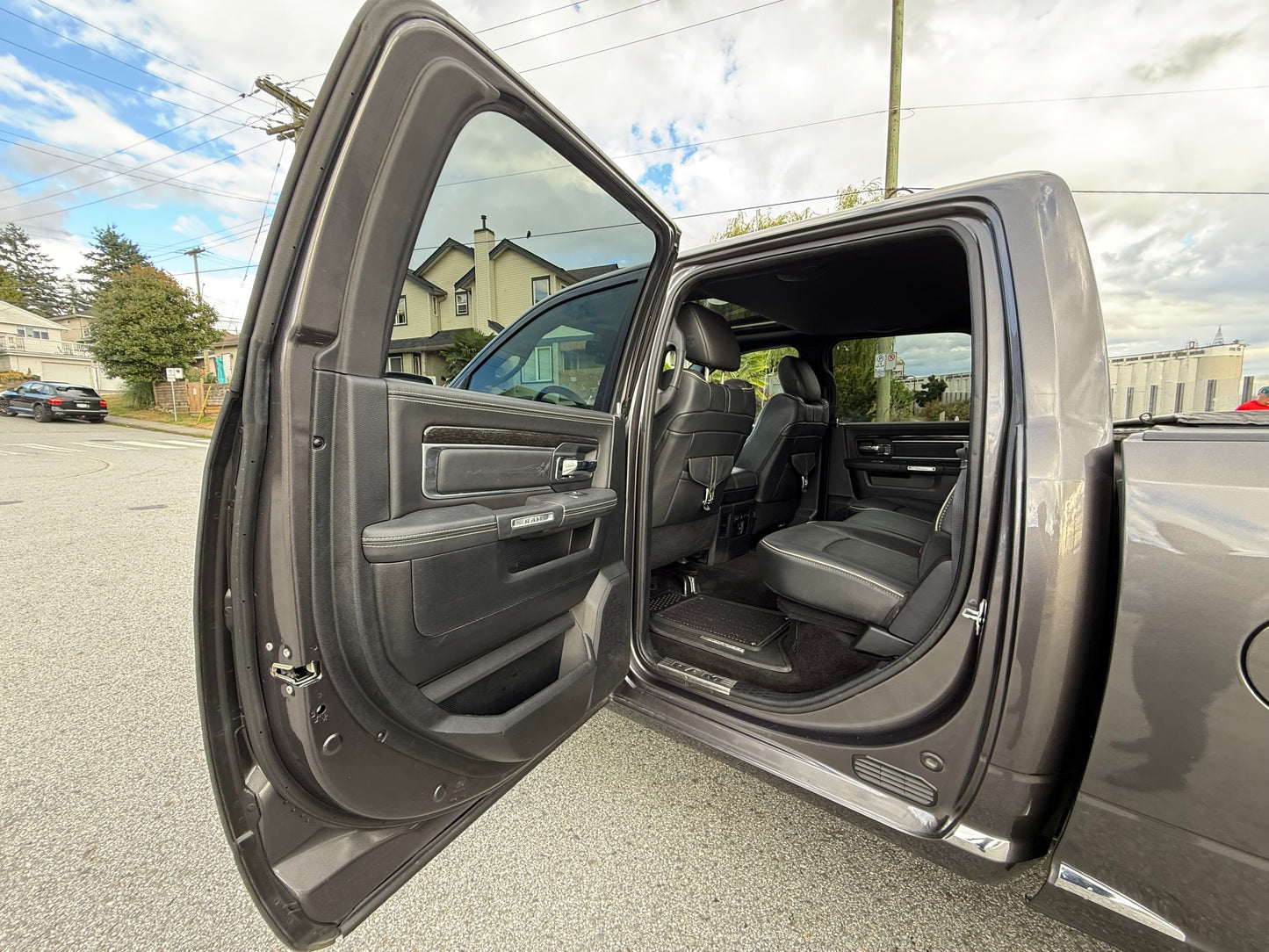 2016 RAM 1500 Limited 4WD Crew Cab 140.5"