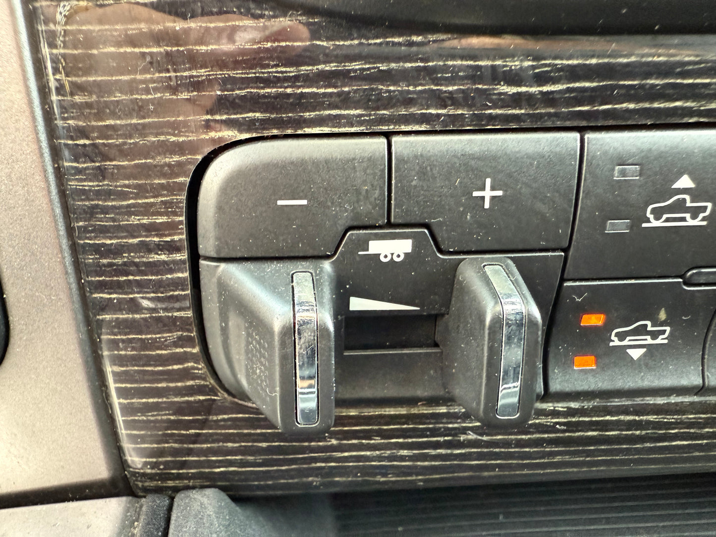 2016 RAM 1500 Limited 4WD Crew Cab 140.5"