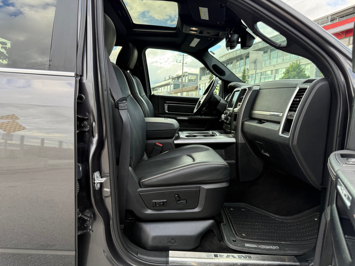 2016 RAM 1500 Limited 4WD Crew Cab 140.5"