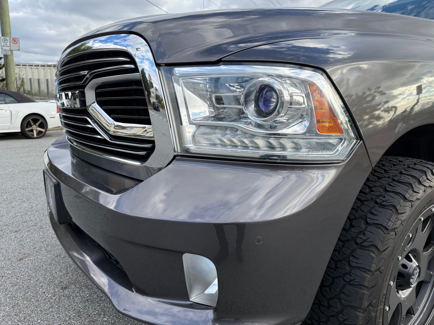 2016 RAM 1500 Limited 4WD Crew Cab 140.5"