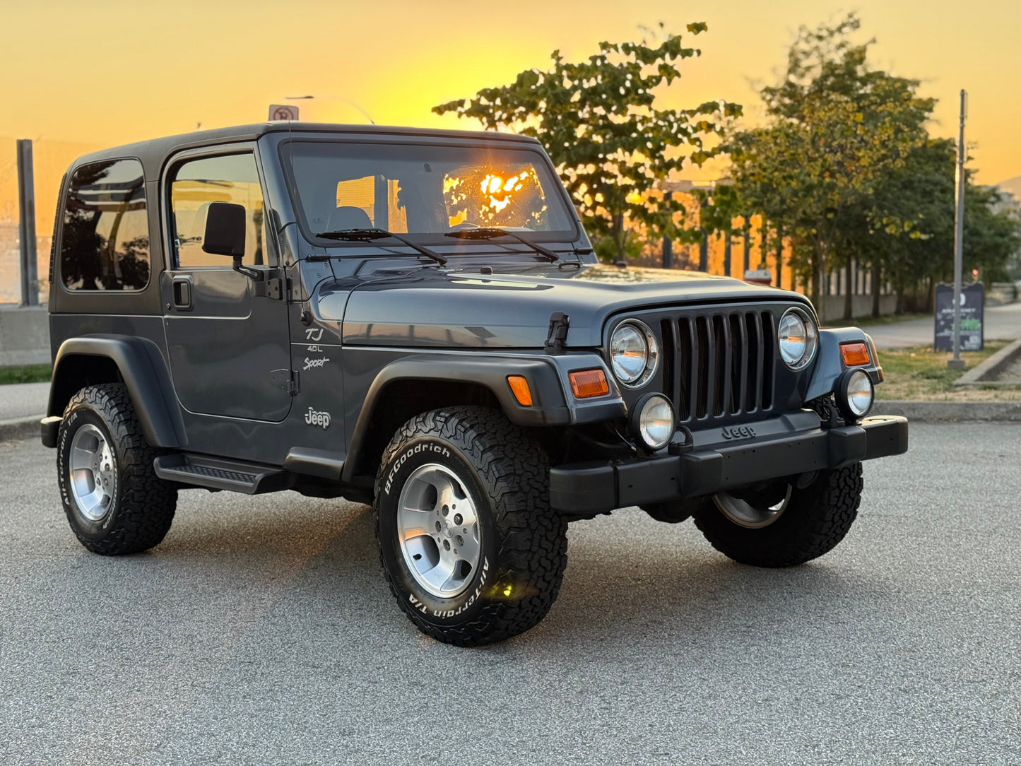 Jeep Wrangler TJ Sport – Manual, 4WD