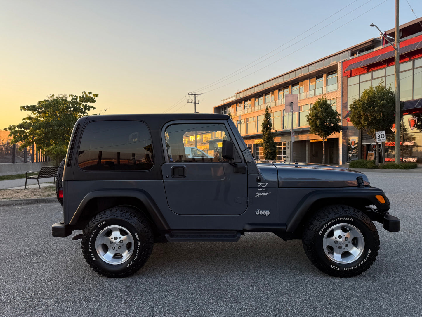 Jeep Wrangler TJ Sport – Manual, 4WD