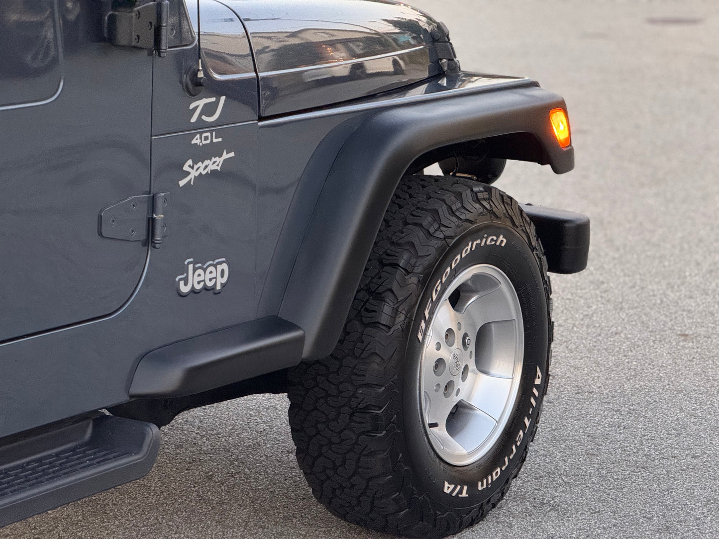 Jeep Wrangler TJ Sport – Manual, 4WD